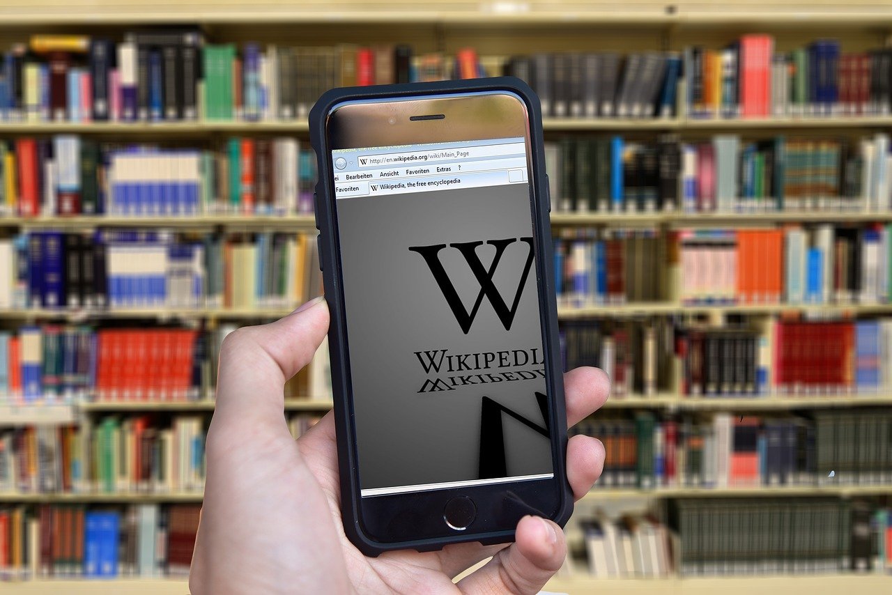 Wikipedia op een smartphone