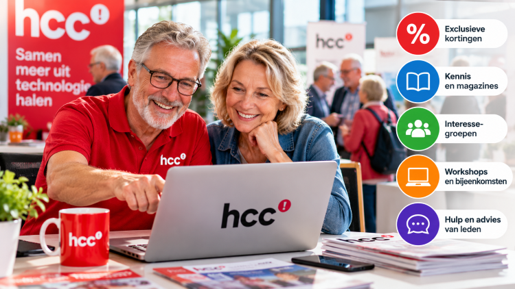 Mooie dame van ongeveer 55 jaar kijkt naar PC-Active op haar bureau en naast haar een tablet met HCC LEDENVOORDEEL