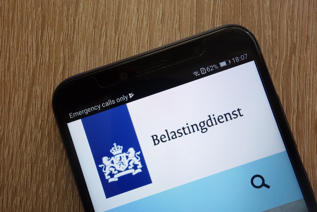 Logo belastingdienst op een smartphone