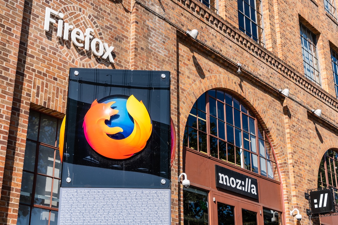 Gebouw met logo's van Mozilla en Firefox