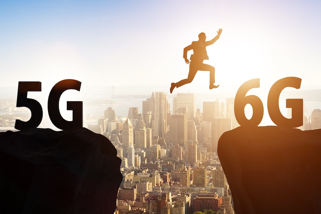 Man springt van gebouw 5G naar gebouw 6G