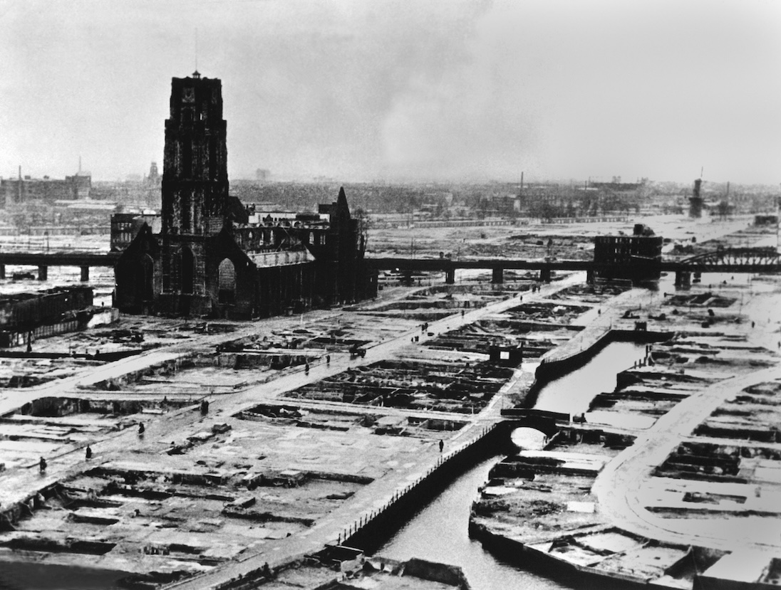 Mei 1940, foto van gebombardeerd centrum van Rotterdam