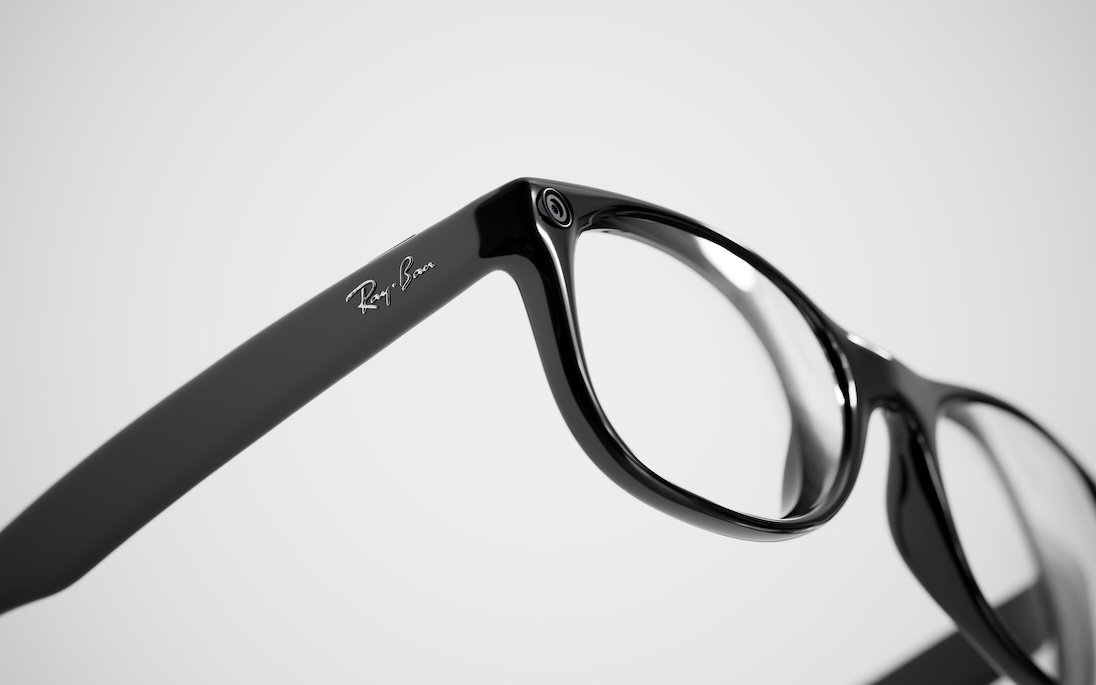 Slimme bril. Zwart montuur, witte achtergrond