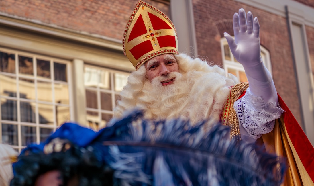 Sinterklaas die zwaait