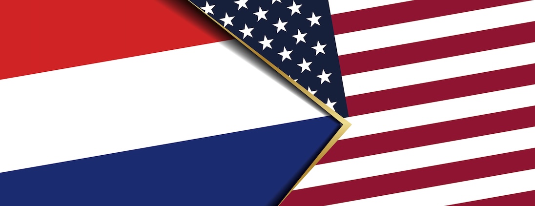 Vlaggen Nederland en USa in een