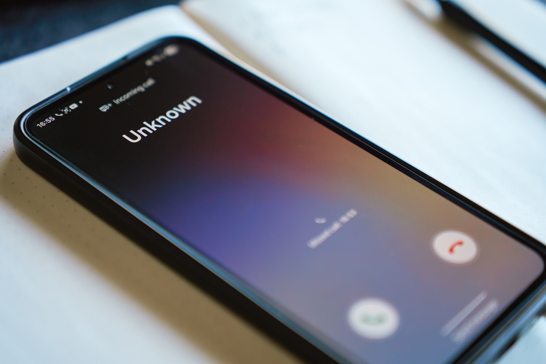Onbekende beller op scherm smartphone