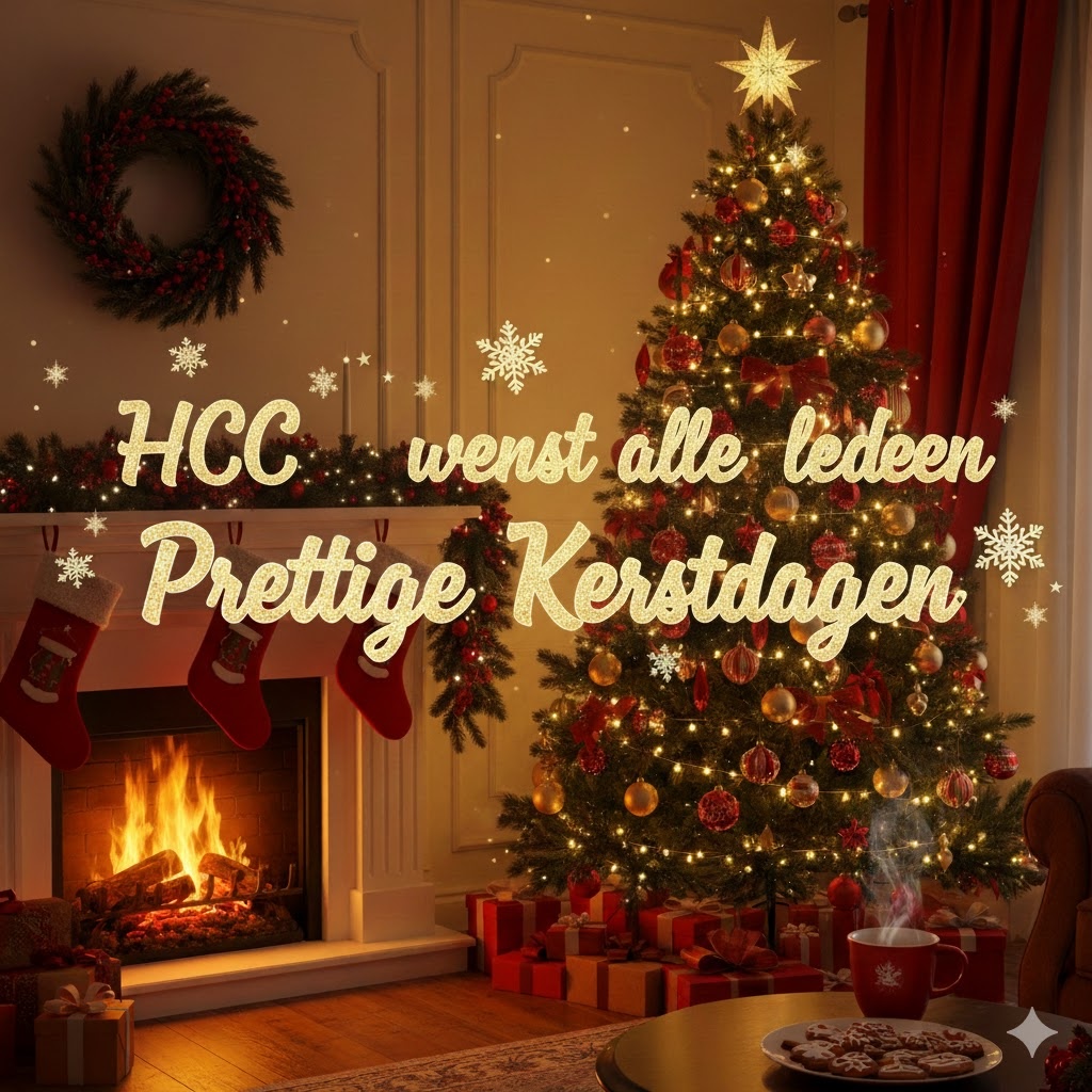 HCC wenst alle leden Prettige Kerstdagen tekst met daarachter in mooie kamer een kerstboom en open haard